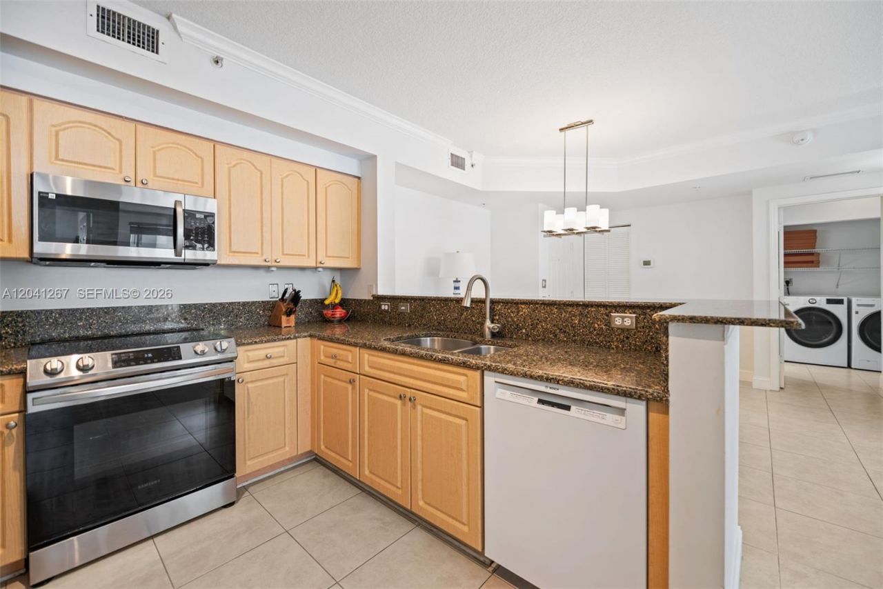 6861 SW 44th St , Unit 202, Miami, FL 33155 Photo