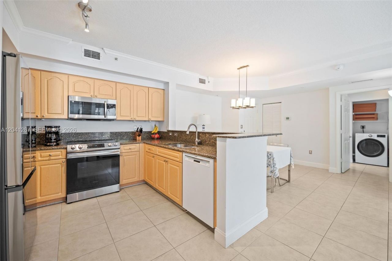 6861 SW 44th St , Unit 202, Miami, FL 33155 Photo
