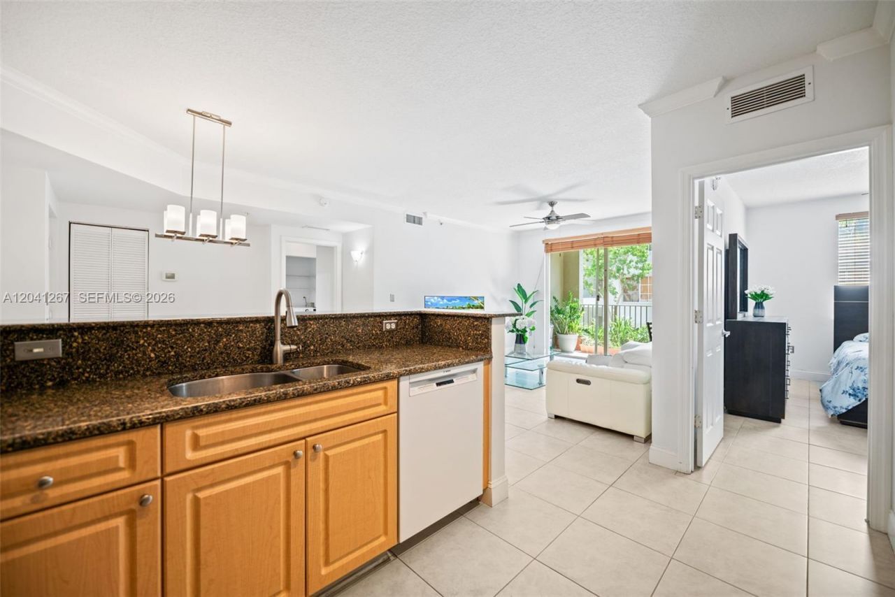 6861 SW 44th St, Unit 202, Miami, FL 33155 Photo