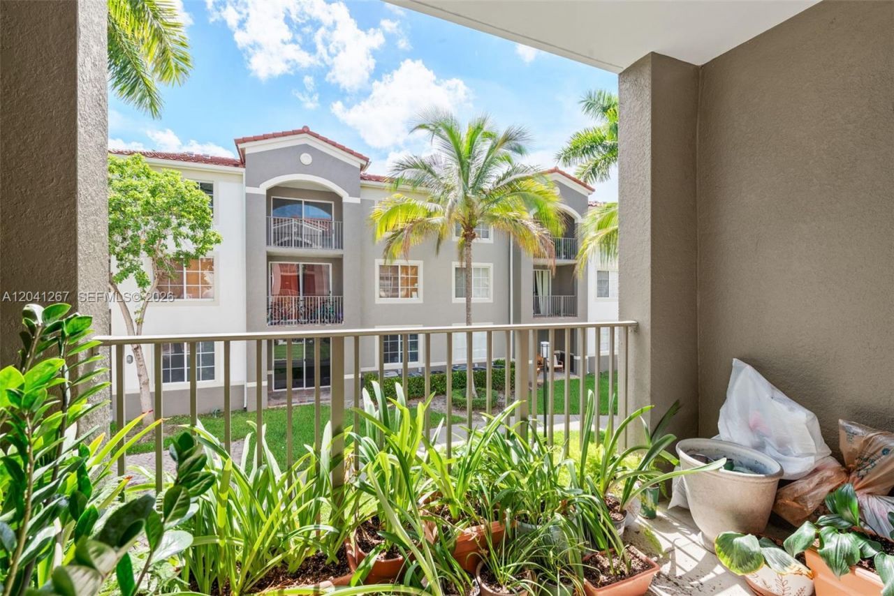 6861 SW 44th St , Unit 202, Miami, FL 33155 Photo