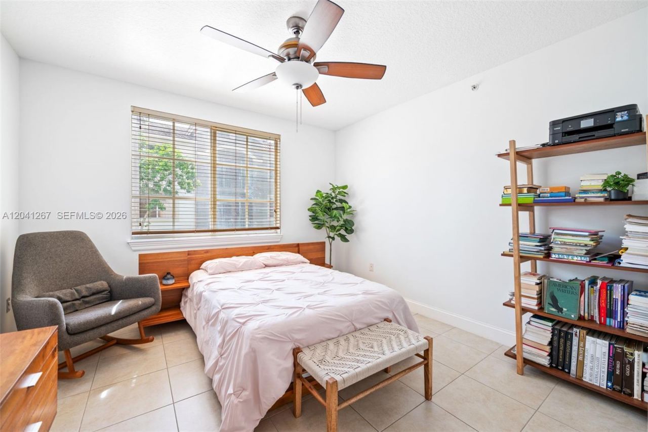 6861 SW 44th St , Unit 202, Miami, FL 33155 Photo