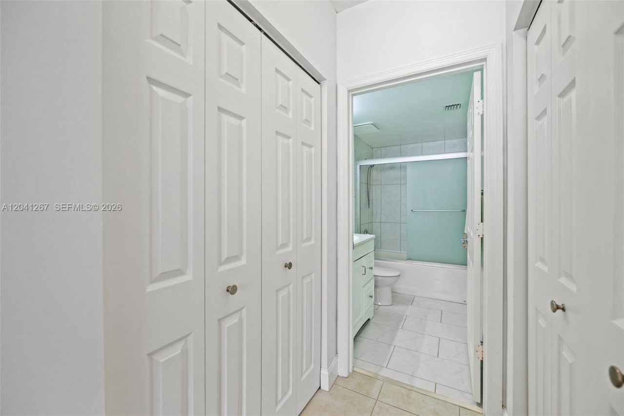 6861 SW 44th St , Unit 202, Miami, FL 33155 Photo