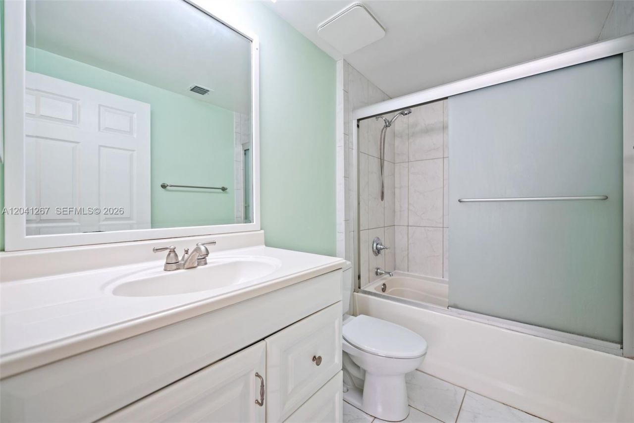 6861 SW 44th St , Unit 202, Miami, FL 33155 Photo