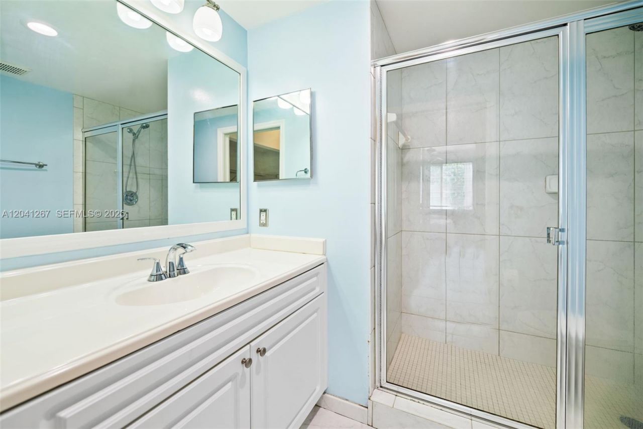 6861 SW 44th St, Unit 202, Miami, FL 33155 Photo