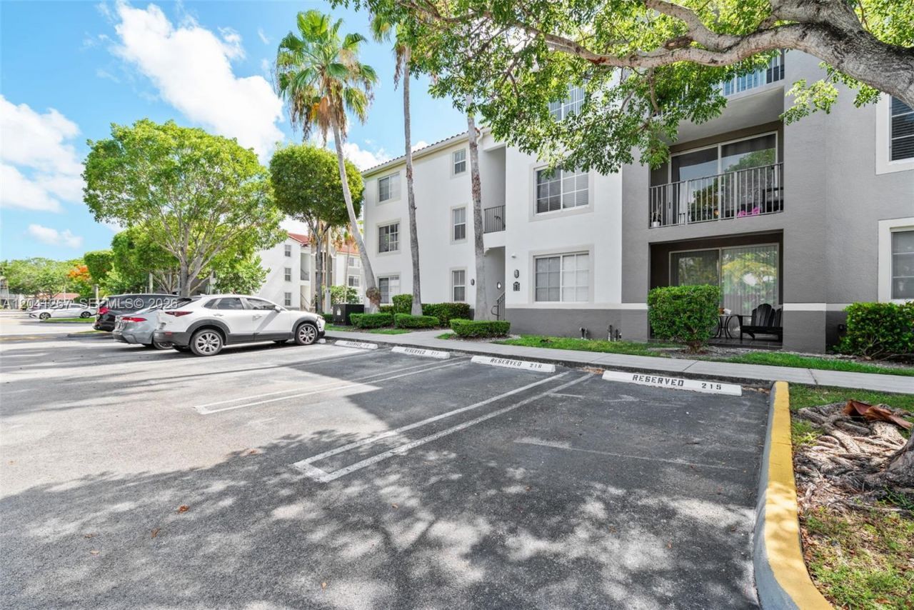 6861 SW 44th St , Unit 202, Miami, FL 33155 Photo
