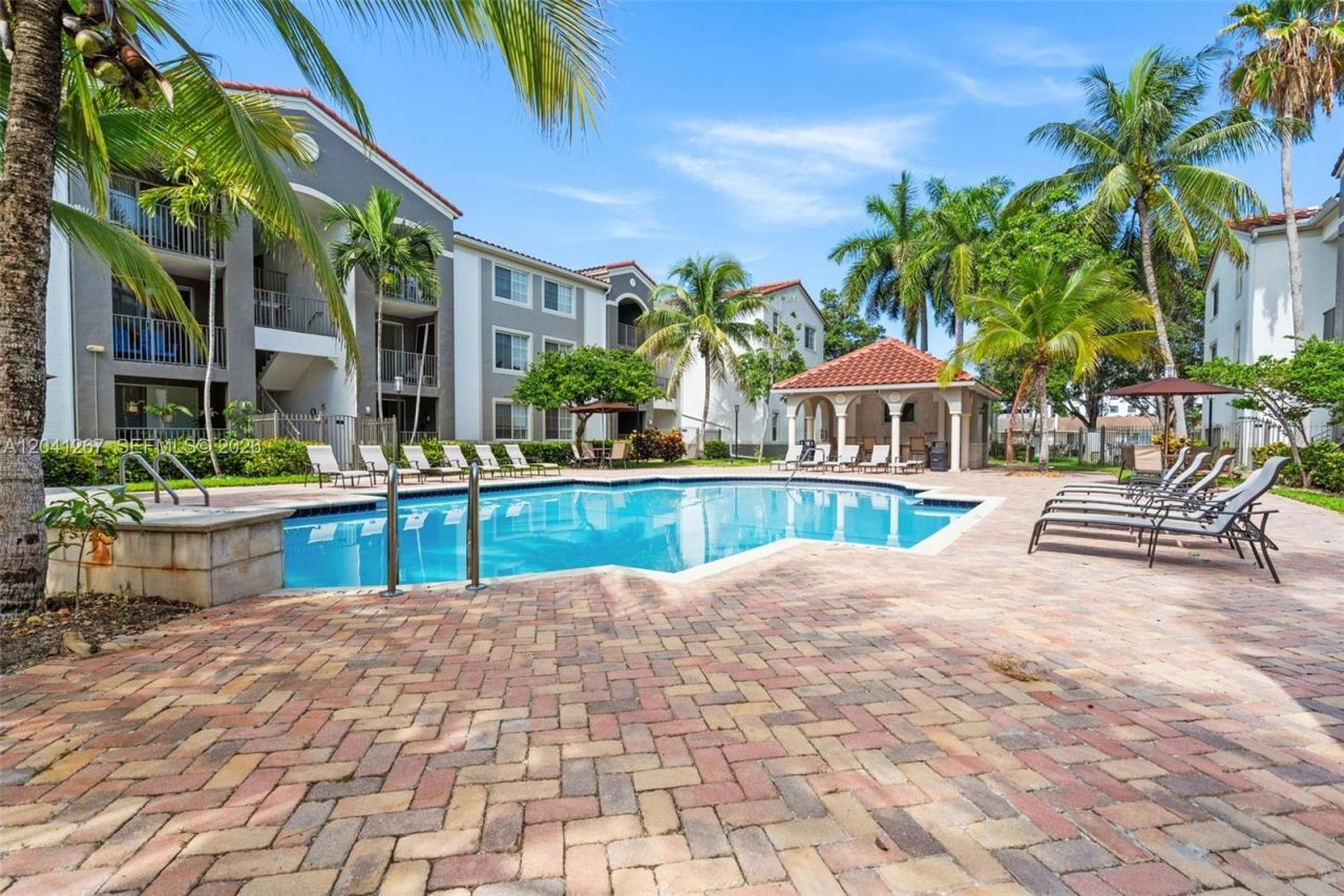 6861 SW 44th St, Unit 202, Miami, FL 33155 Photo