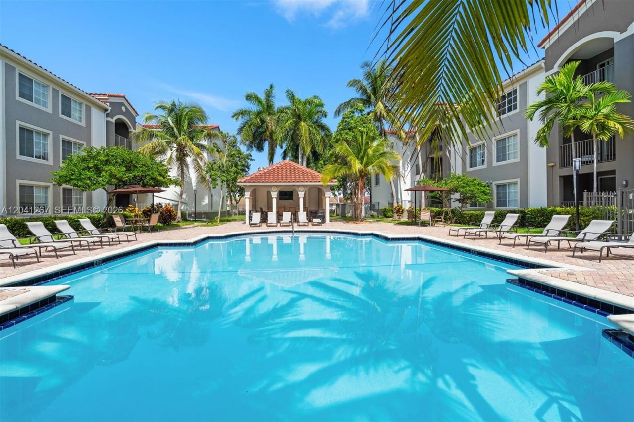 6861 SW 44th St, Unit 202, Miami, FL 33155 Photo