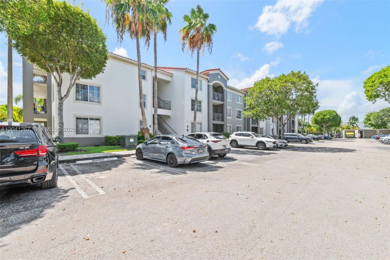 6861 SW 44th St , Unit 202, Miami, FL 33155 Photo