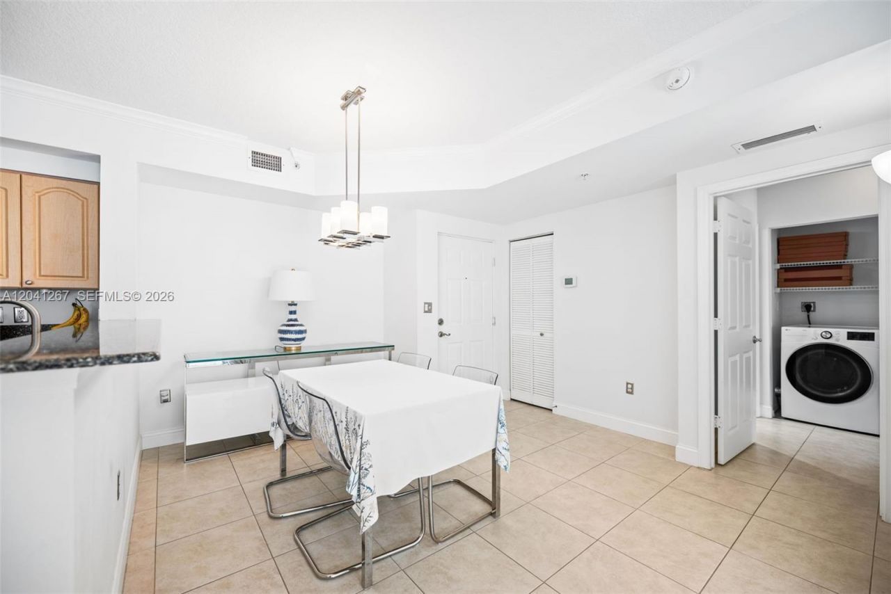 6861 SW 44th St , Unit 202, Miami, FL 33155 Photo