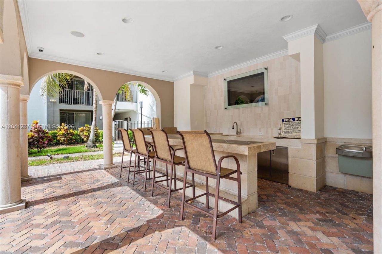 6861 SW 44th St, Unit 202, Miami, FL 33155 Photo