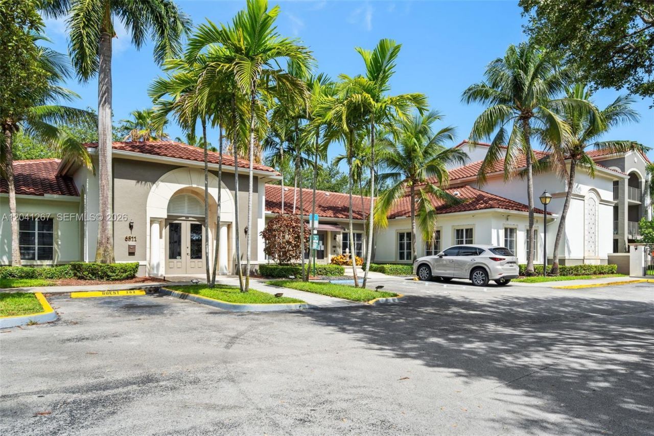 6861 SW 44th St, Unit 202, Miami, FL 33155 Photo