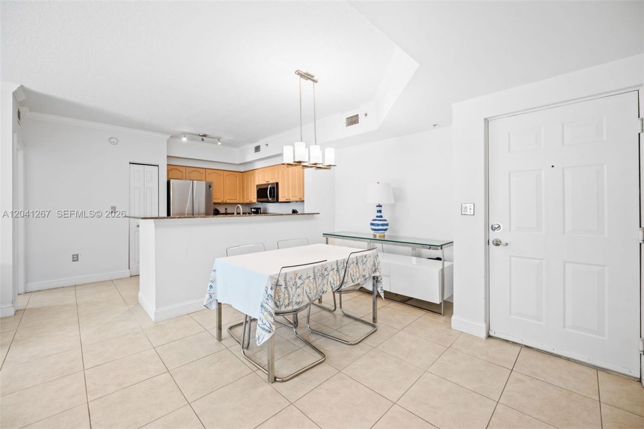 6861 SW 44th St , Unit 202, Miami, FL 33155 Photo