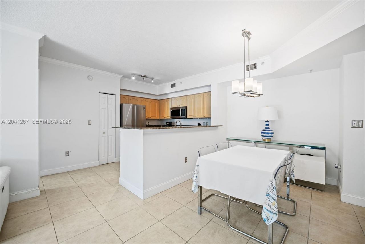 6861 SW 44th St , Unit 202, Miami, FL 33155 Photo