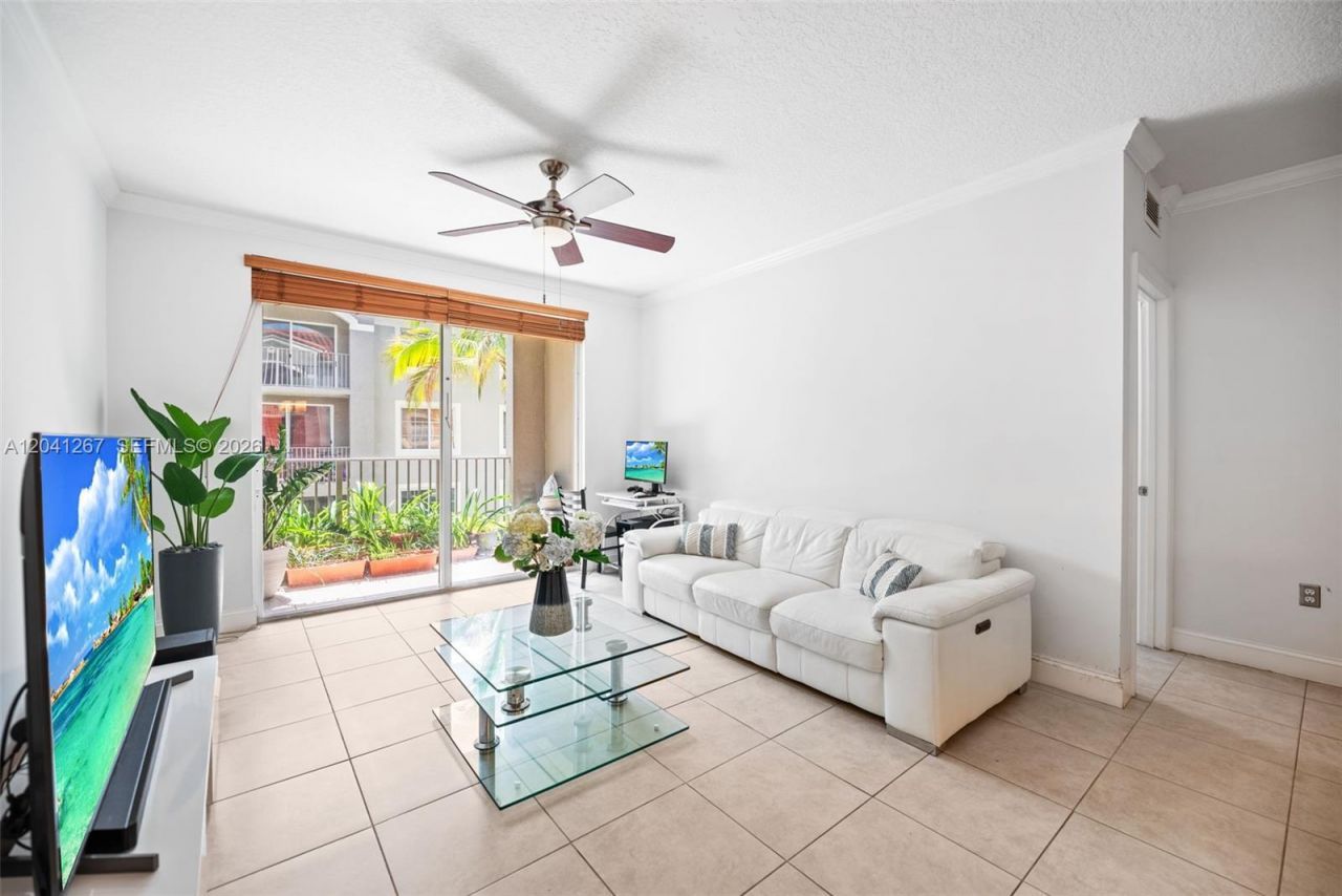 6861 SW 44th St , Unit 202, Miami, FL 33155 Photo