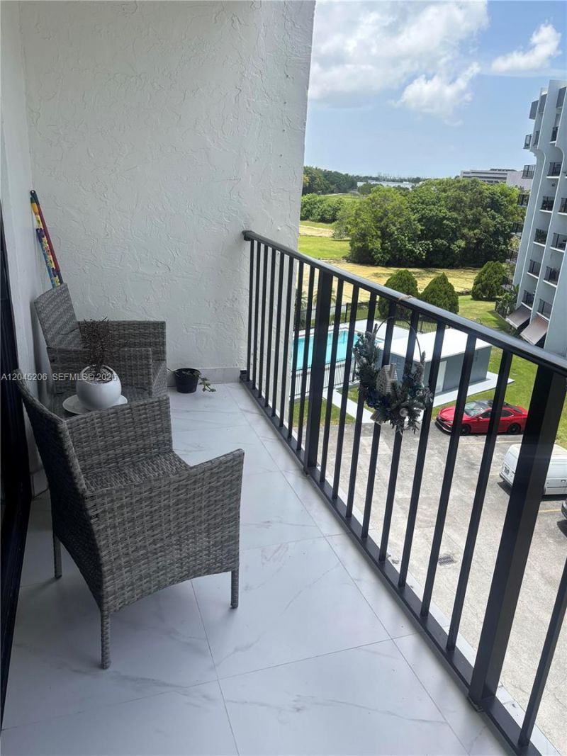 9686 Fontainebleau Blvd, Unit 504, Miami, FL 33172 Photo