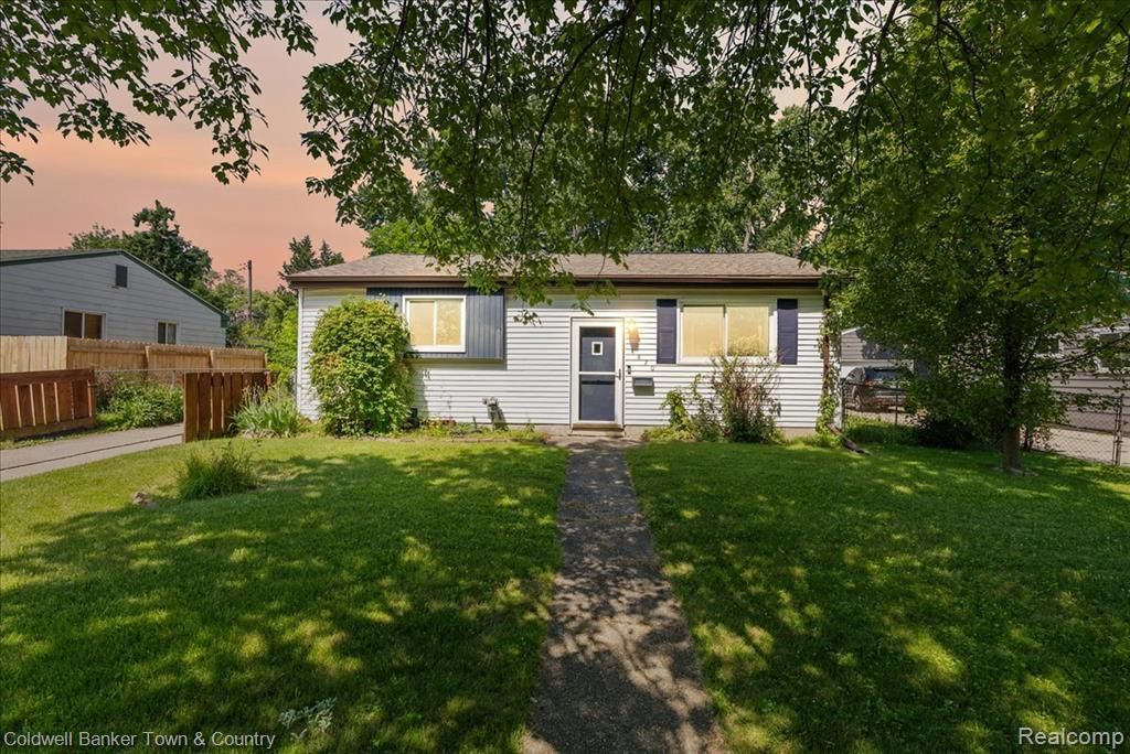 4820 Burchfield Avenue, Lansing, MI 48910 Main Photo