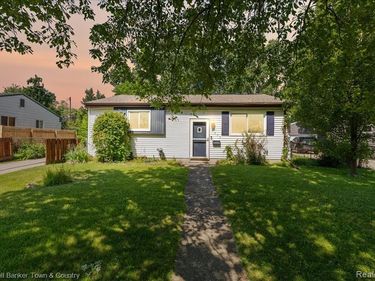 4820 Burchfield Avenue, Lansing, MI 48910