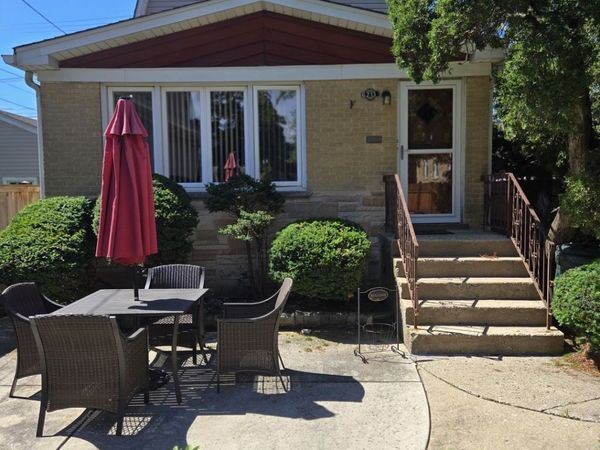 6213 W NEWPORT Avenue , Chicago, IL 60634