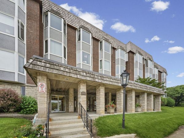 2400 Archbury Drive, Unit 2E, Park Ridge, IL 60068
