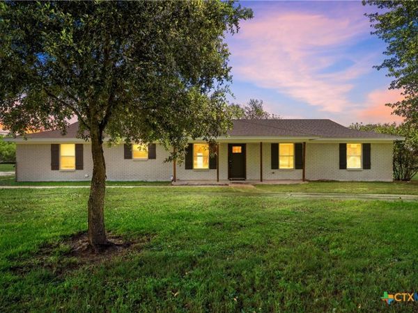 154 Longhorn Parkway , Axtell, TX 76624