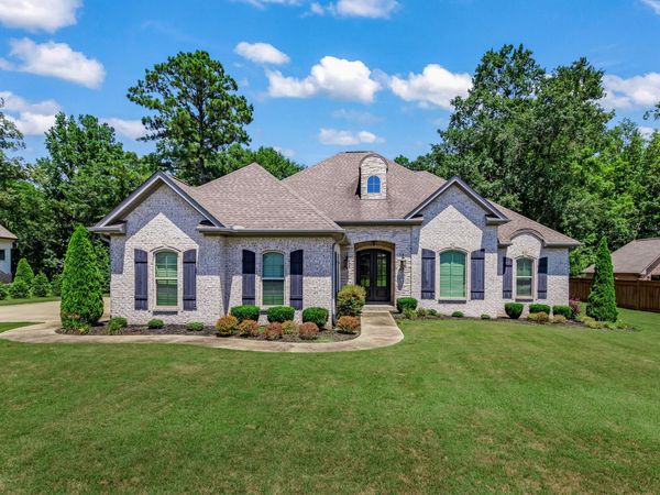 557 Crown Dr., Fulton, MS 38843