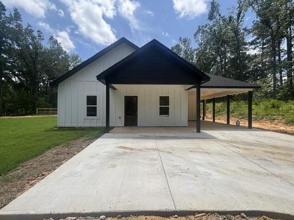 205 Pine Lake Dr., Batesville, MS 38606