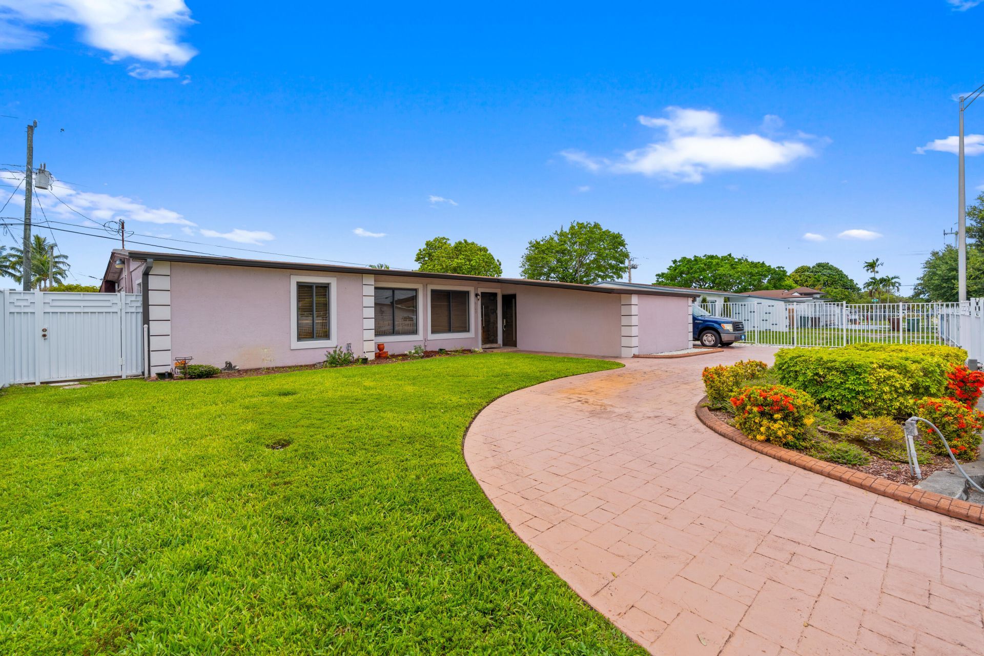 6160 W 14th Avenue, Hialeah, FL 33012 Photo