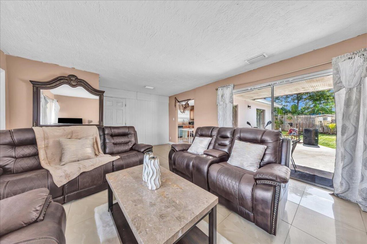 3560 NW 34th Way, Lauderdale Lakes, FL 33309 Photo