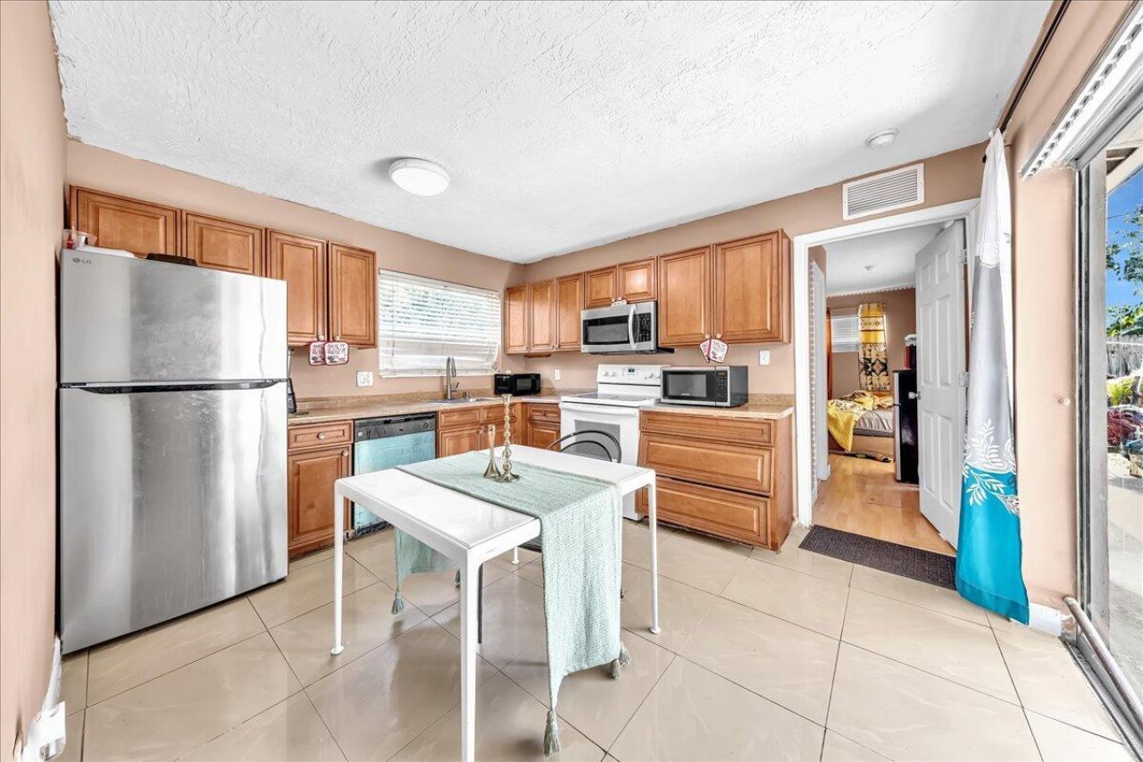 3560 NW 34th Way, Lauderdale Lakes, FL 33309 Photo