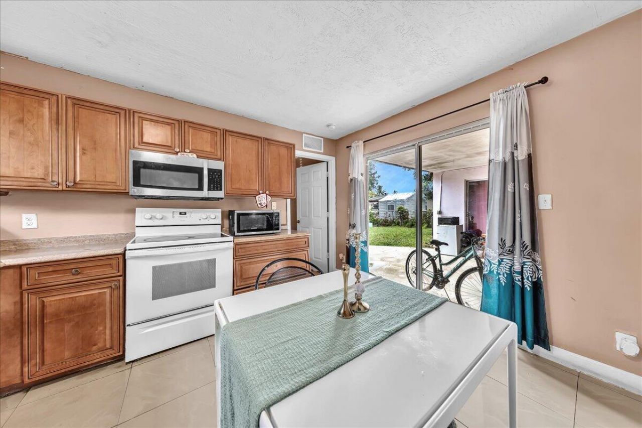 3560 NW 34th Way, Lauderdale Lakes, FL 33309 Photo