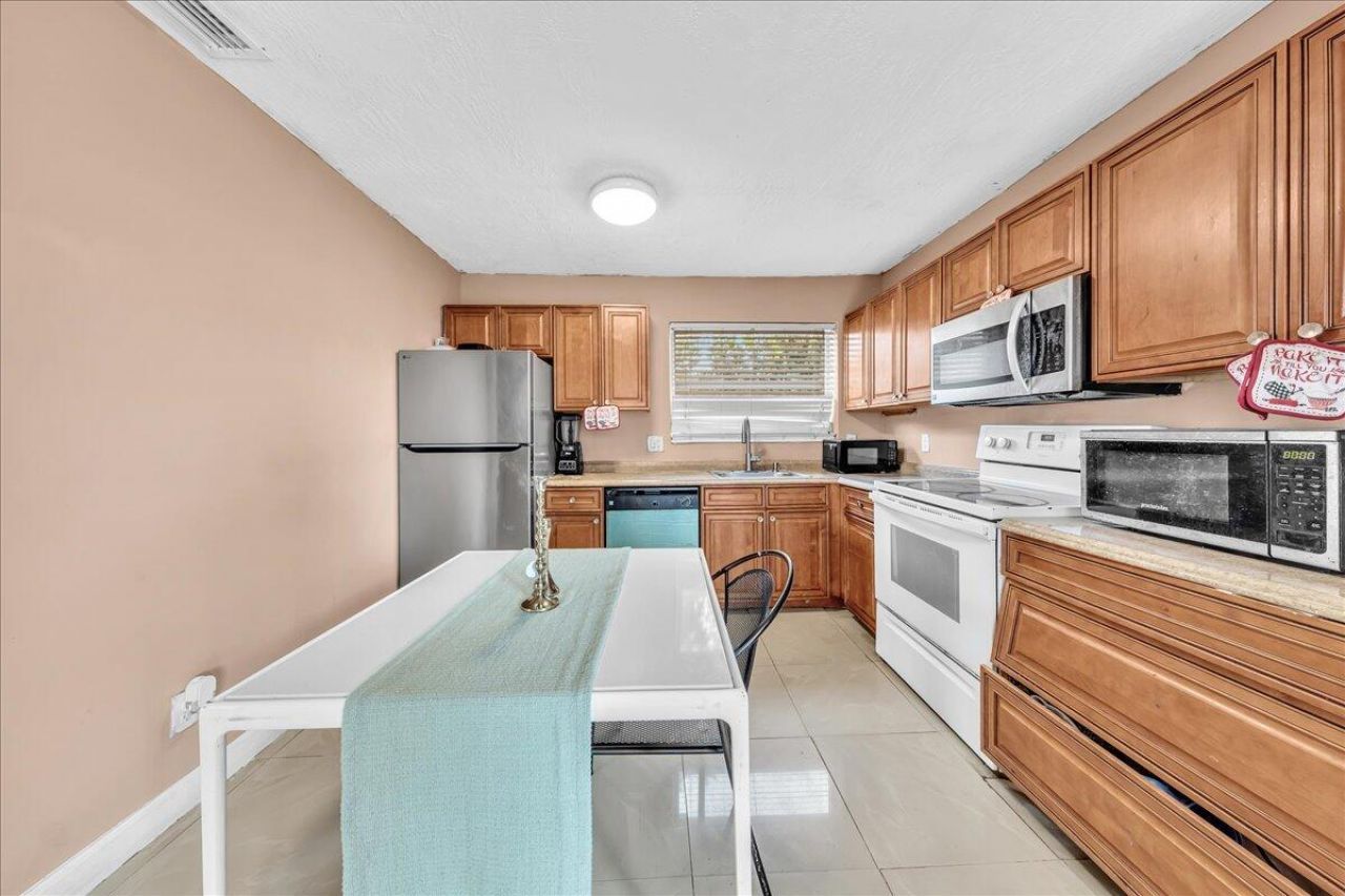 3560 NW 34th Way, Lauderdale Lakes, FL 33309 Photo