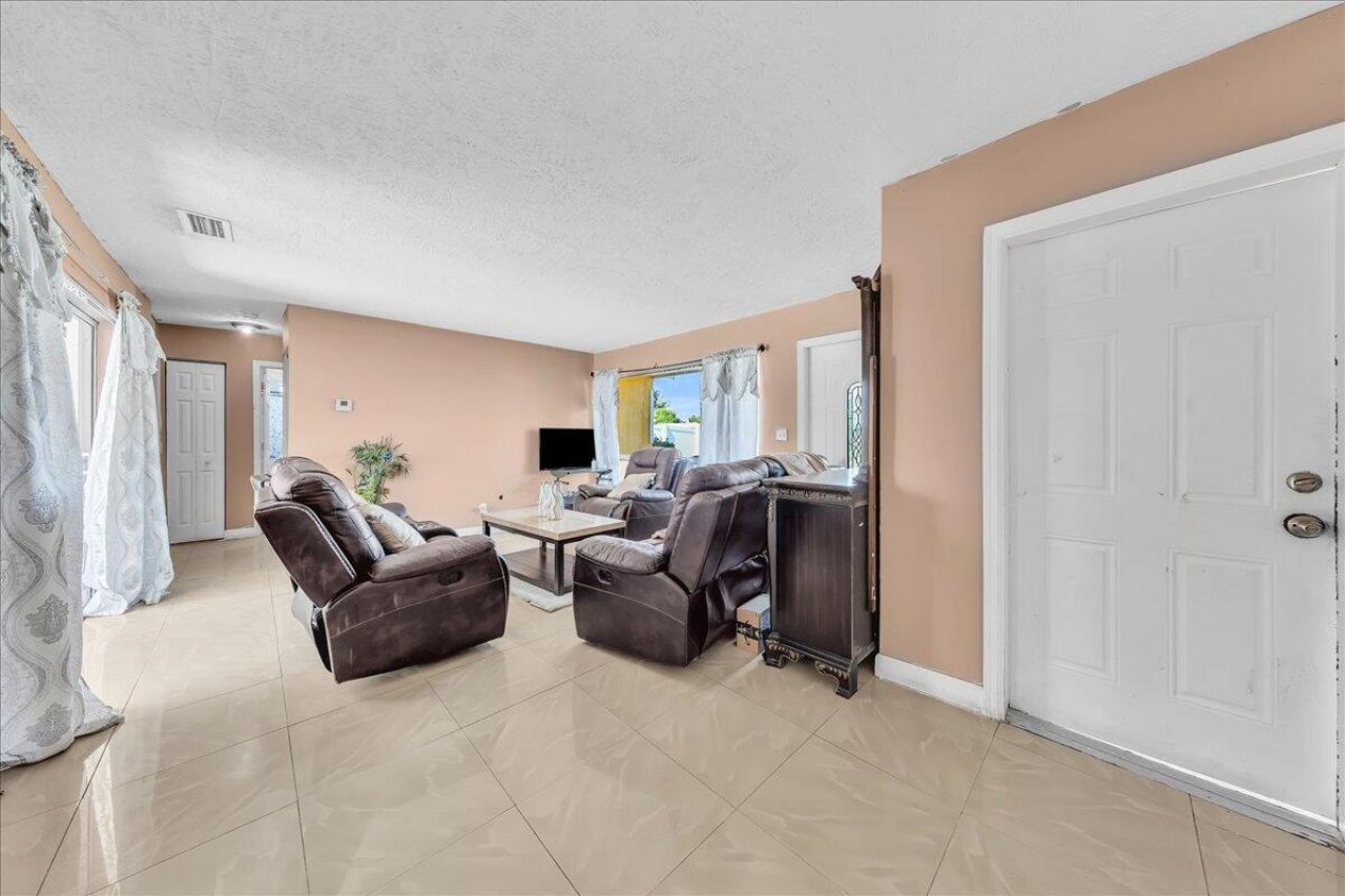 3560 NW 34th Way, Lauderdale Lakes, FL 33309 Photo
