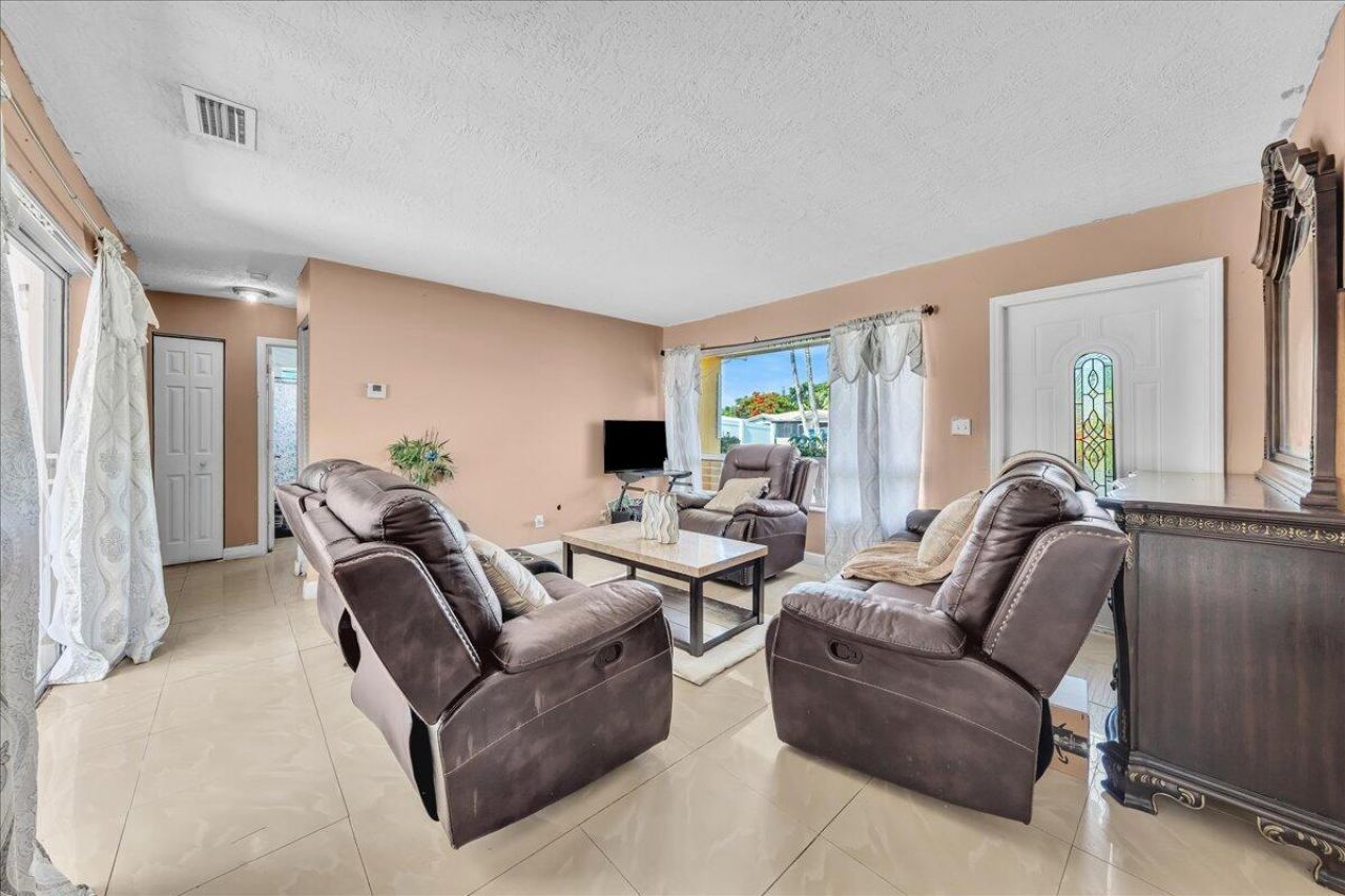 3560 NW 34th Way, Lauderdale Lakes, FL 33309 Photo