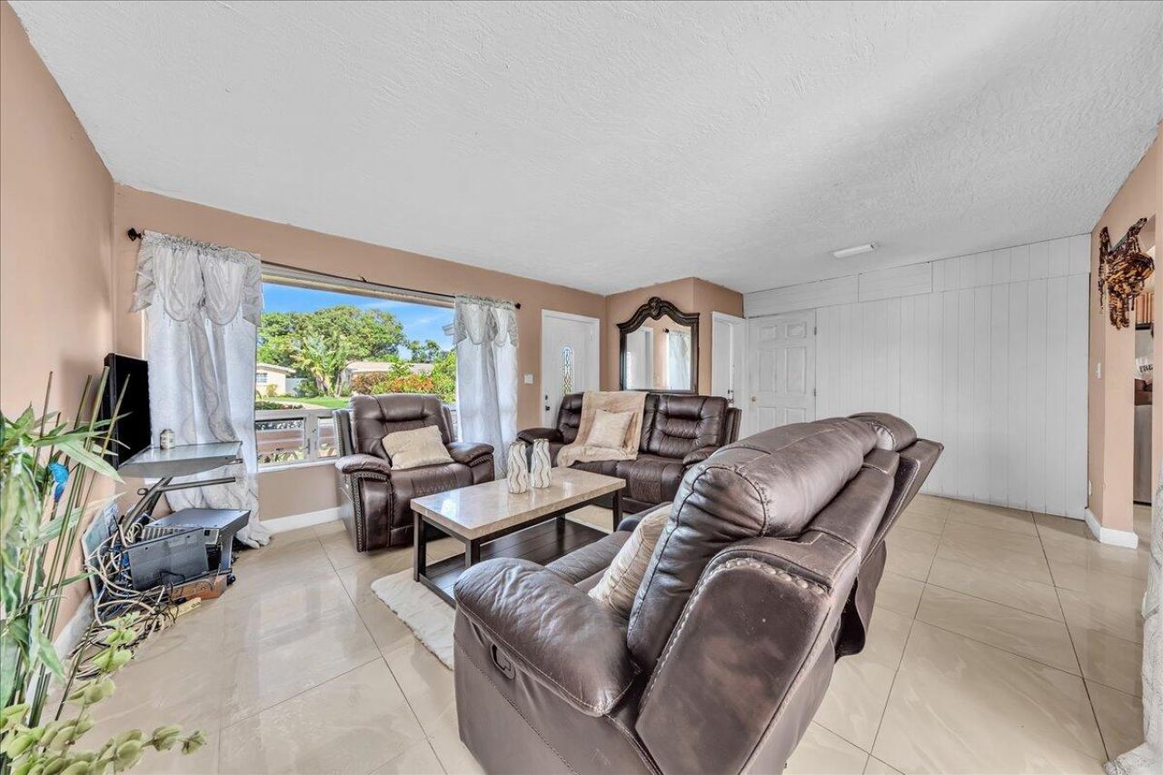 3560 NW 34th Way, Lauderdale Lakes, FL 33309 Photo