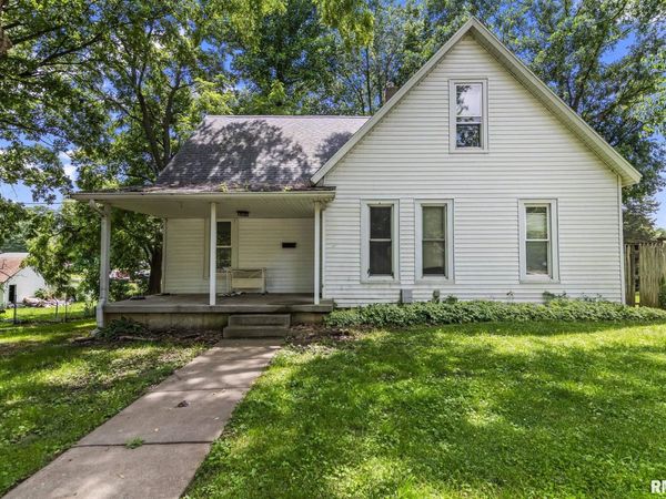 122 W Hardin Street, Virginia, IL 62691