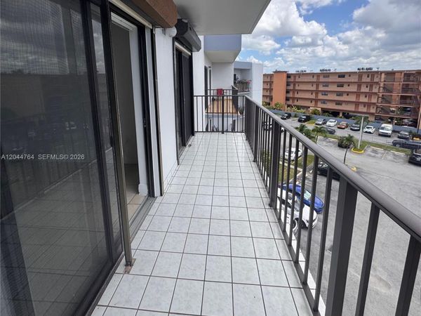 1820 W 53rd St , Unit 517, Hialeah, FL 33012