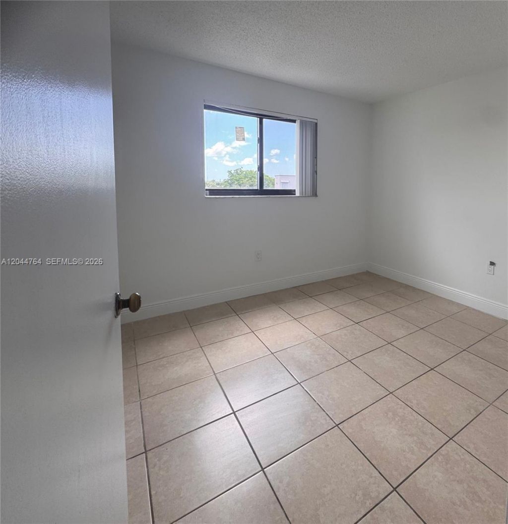 1820 W 53rd St , Unit 517, Hialeah, FL 33012 Photo