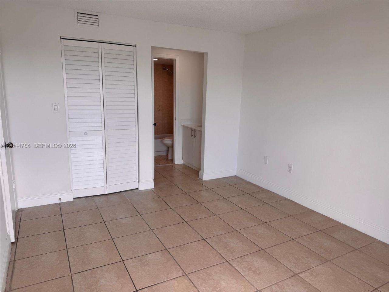 1820 W 53rd St , Unit 517, Hialeah, FL 33012 Photo