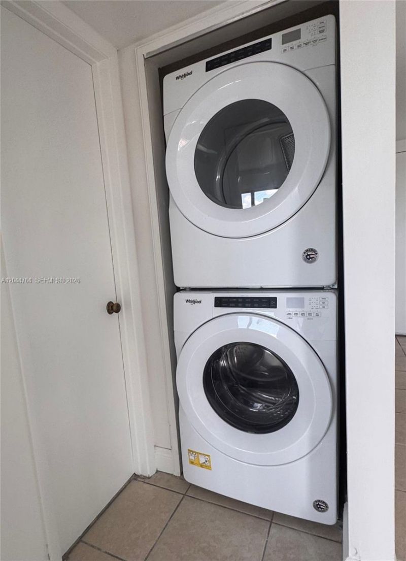 1820 W 53rd St , Unit 517, Hialeah, FL 33012 Photo