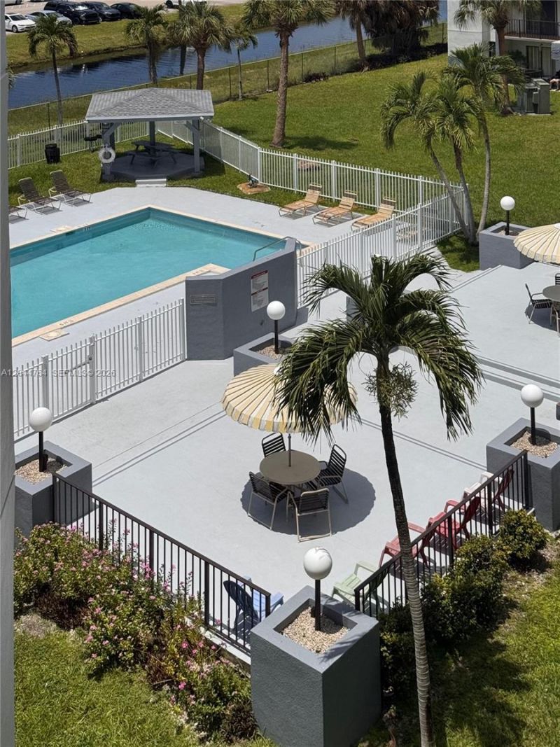 1820 W 53rd St , Unit 517, Hialeah, FL 33012 Photo