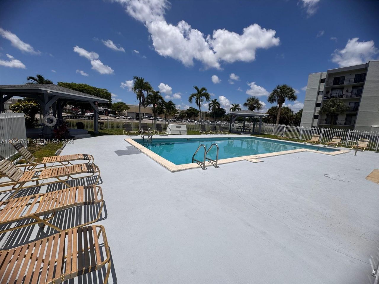 1820 W 53rd St , Unit 517, Hialeah, FL 33012 Photo