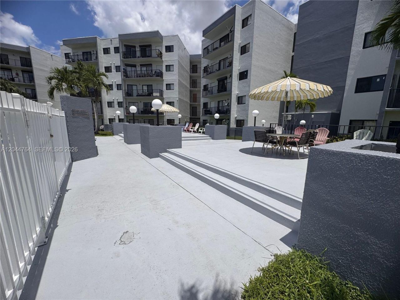 1820 W 53rd St , Unit 517, Hialeah, FL 33012 Photo