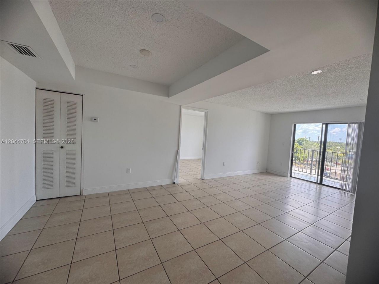 1820 W 53rd St , Unit 517, Hialeah, FL 33012 Photo