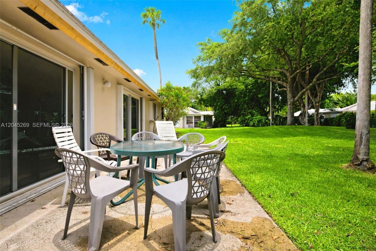 908 Cypress Ter, Unit V57, Pompano Beach, FL 33069 Photo