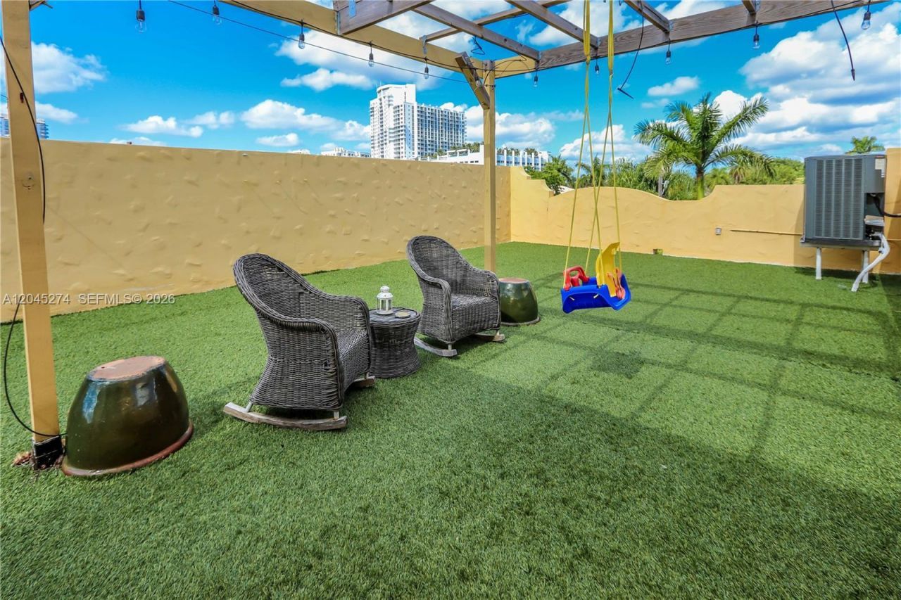 1619 Harrison St , Hollywood, FL 33020 Photo