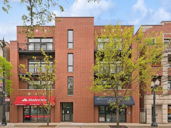 2243 W Irving Park Road , Unit 2W, Chicago, IL 60618