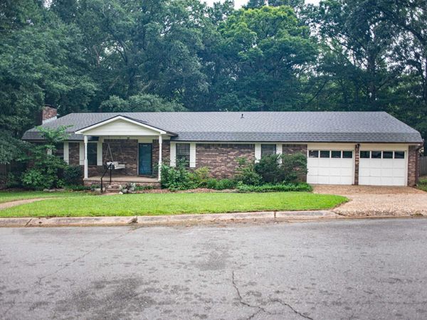 8809 Pea Ridge Circle, Little Rock, AR 72103