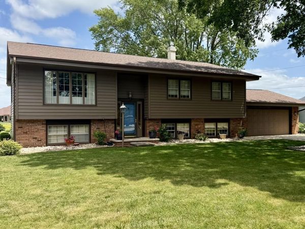 403 11Th Street NE, Clarion, IA 50525