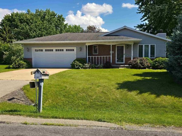 1429 RIDGEWAY DRIVE, Neenah, WI 54956