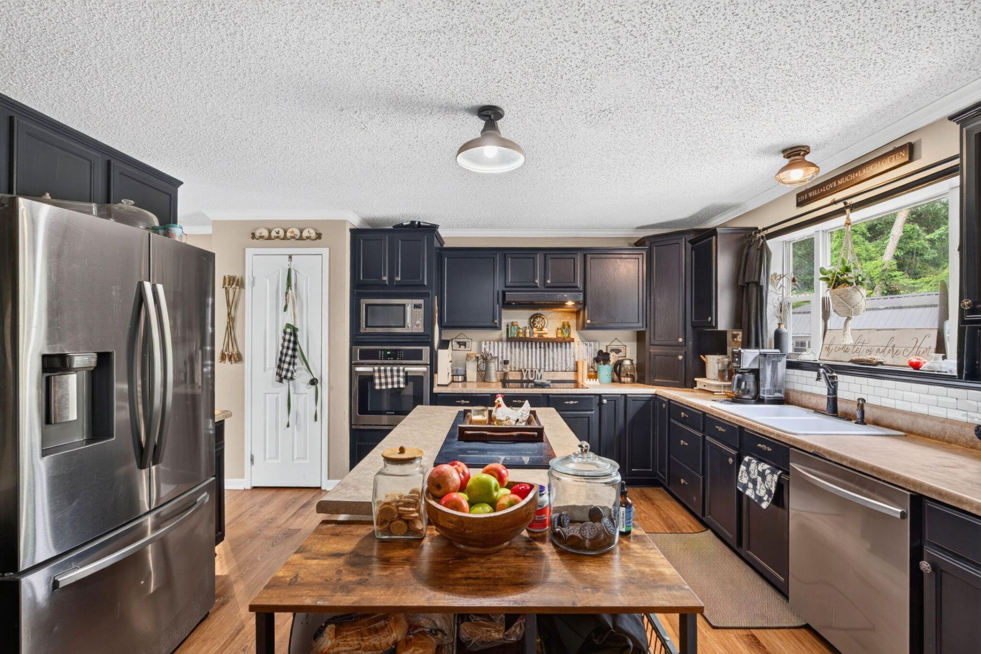 146 Glen Street Photo 12